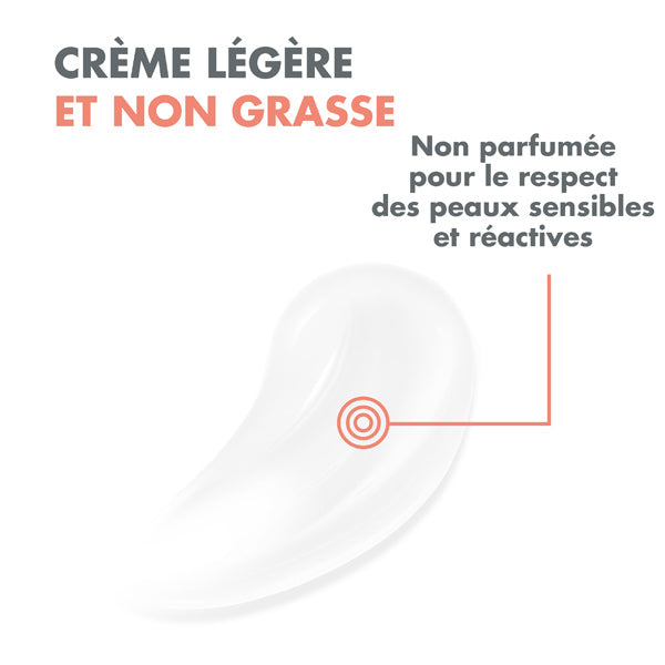 Avène Antirougeurs Rosamed, cream texture swatch with callouts in French