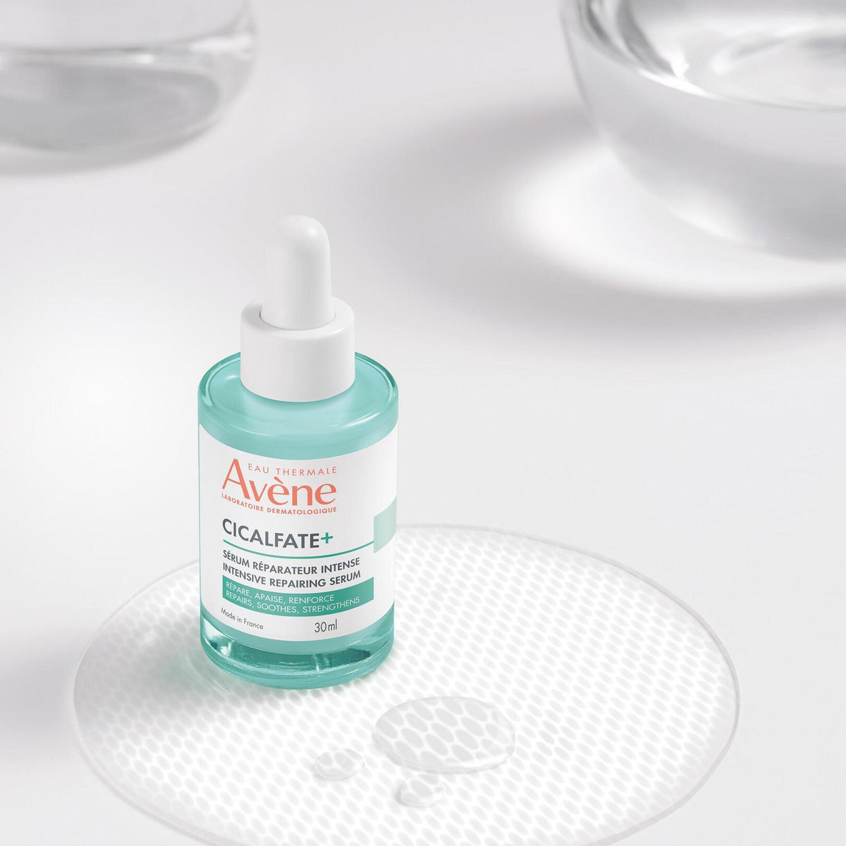 Avène Cicalfate+, dropper bottle on a textured glass disc