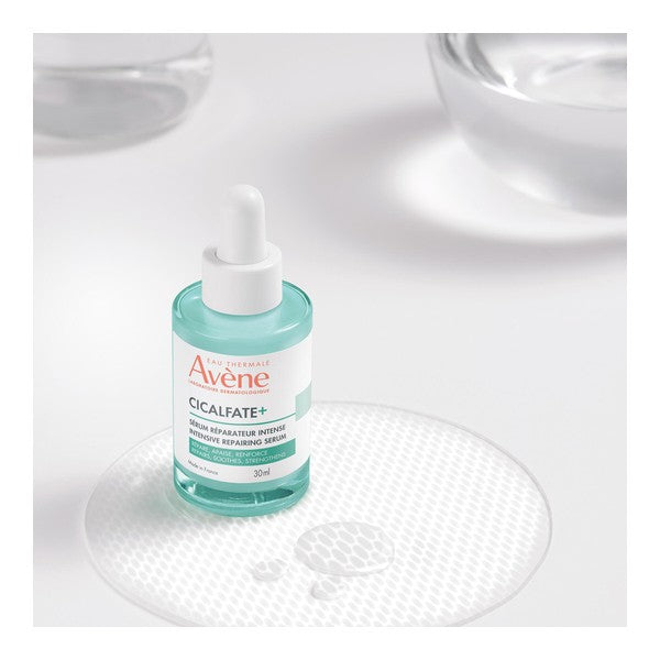 Avène Cicalfate+, dropper bottle on a textured glass disc, with a white border