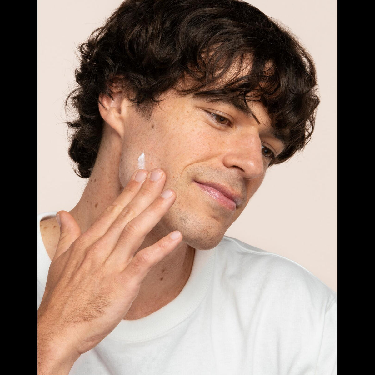 Avène Cicalfate+, applied to the face