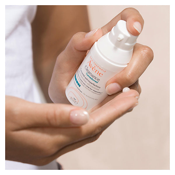 Avène Cleanance, hands holding the pump bottle over the palm