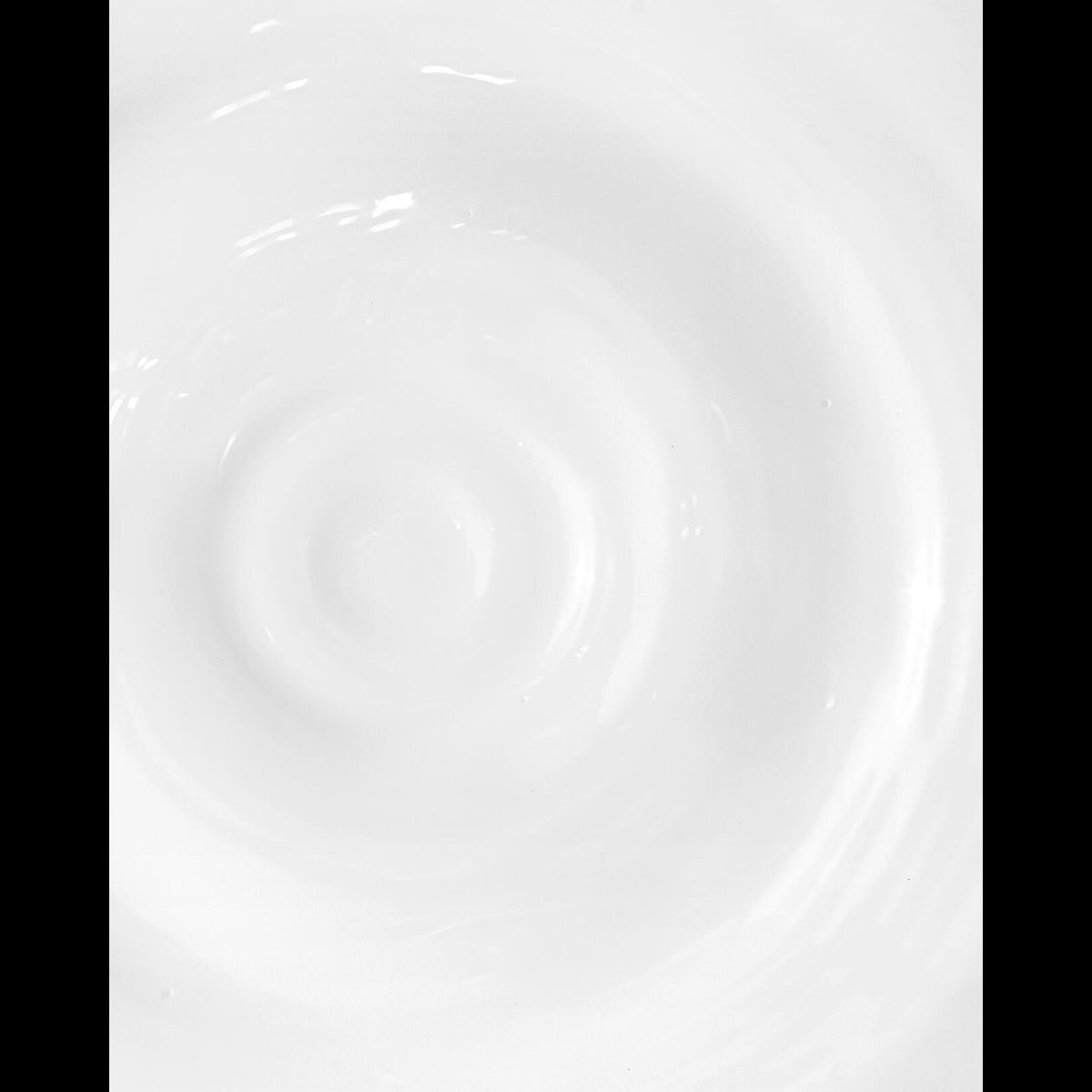 Avène Cleansing Milk, milk texture swatch