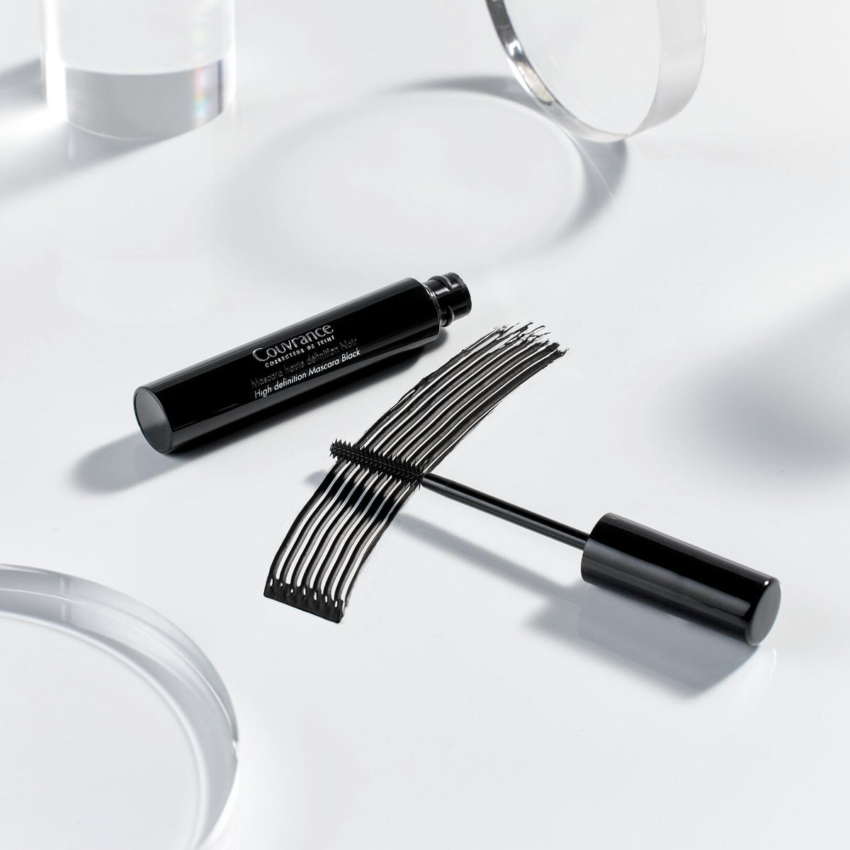 Avène Couvrance, open mascara with its wand and a black swatch