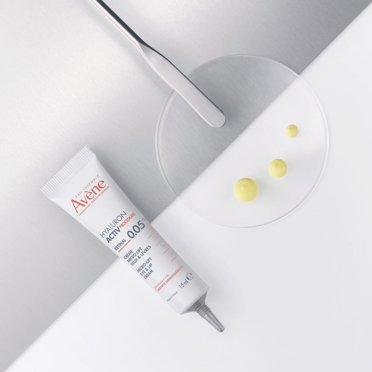 Avène Hyaluron Activ, tube beside a glass dish with cream drops