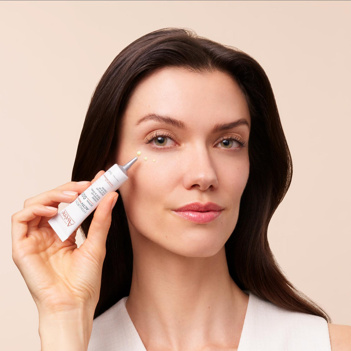 Avène Hyaluron Activ, applied to the eye area