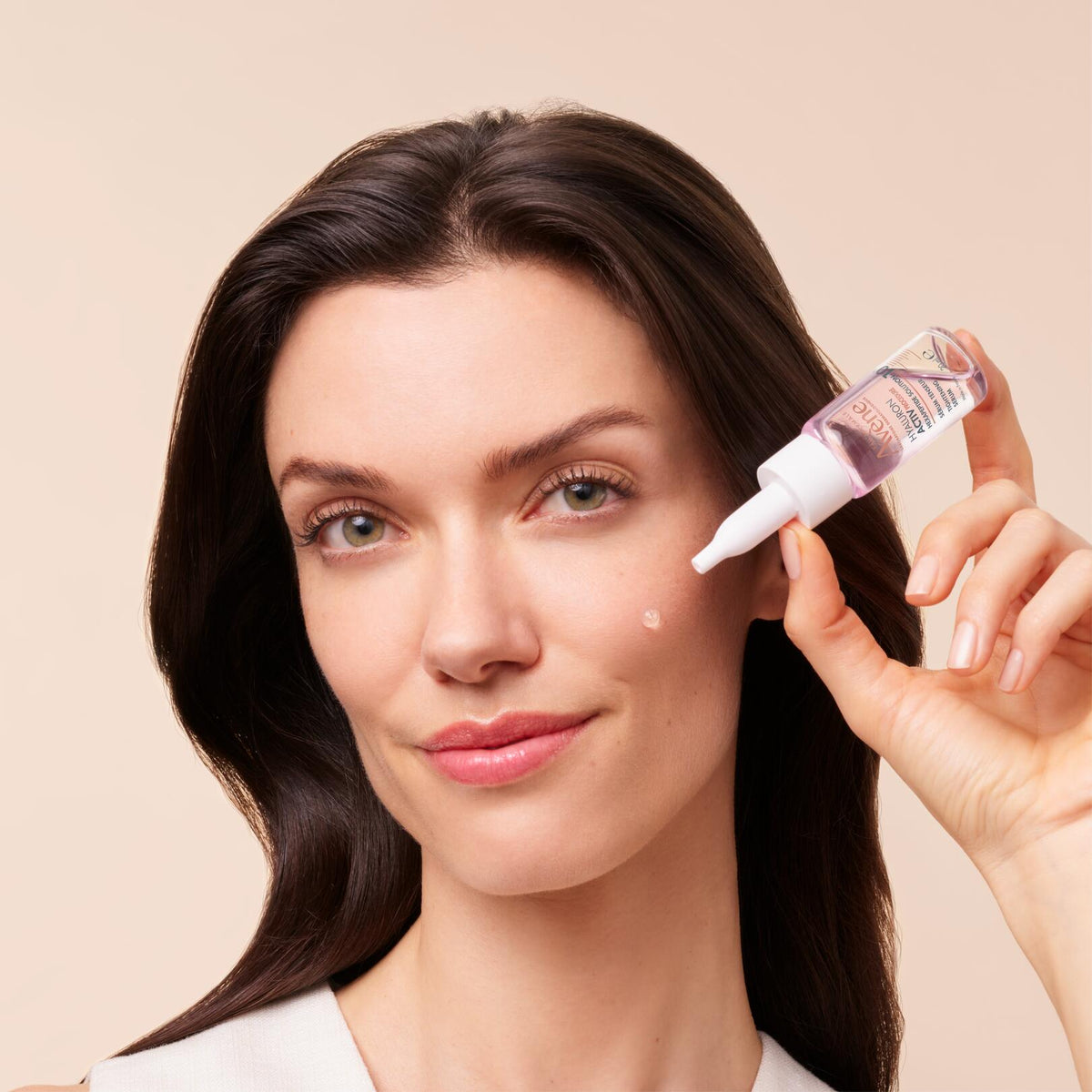 Avène Hyaluron Activ, applied to the face