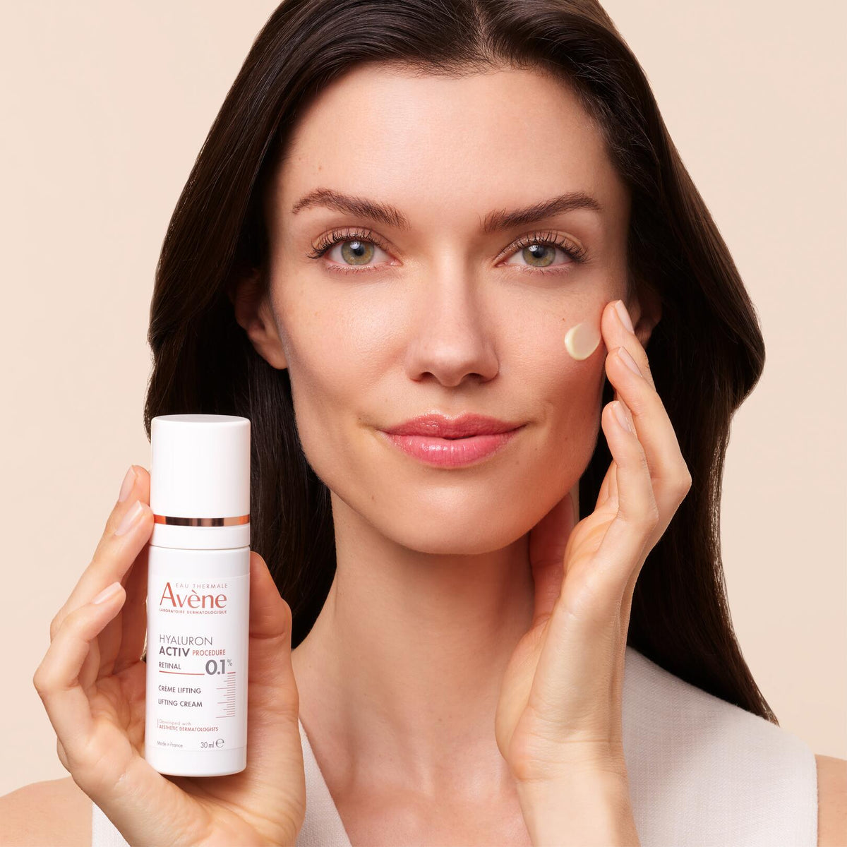 Avène Hyaluron Activ, applied to the face
