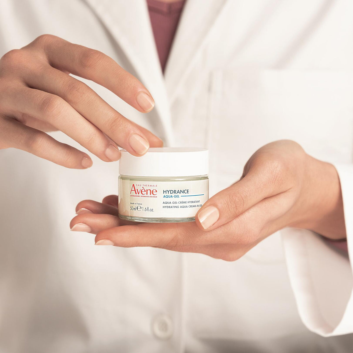 Avène Hydrance, hands in a white coat holding the jar