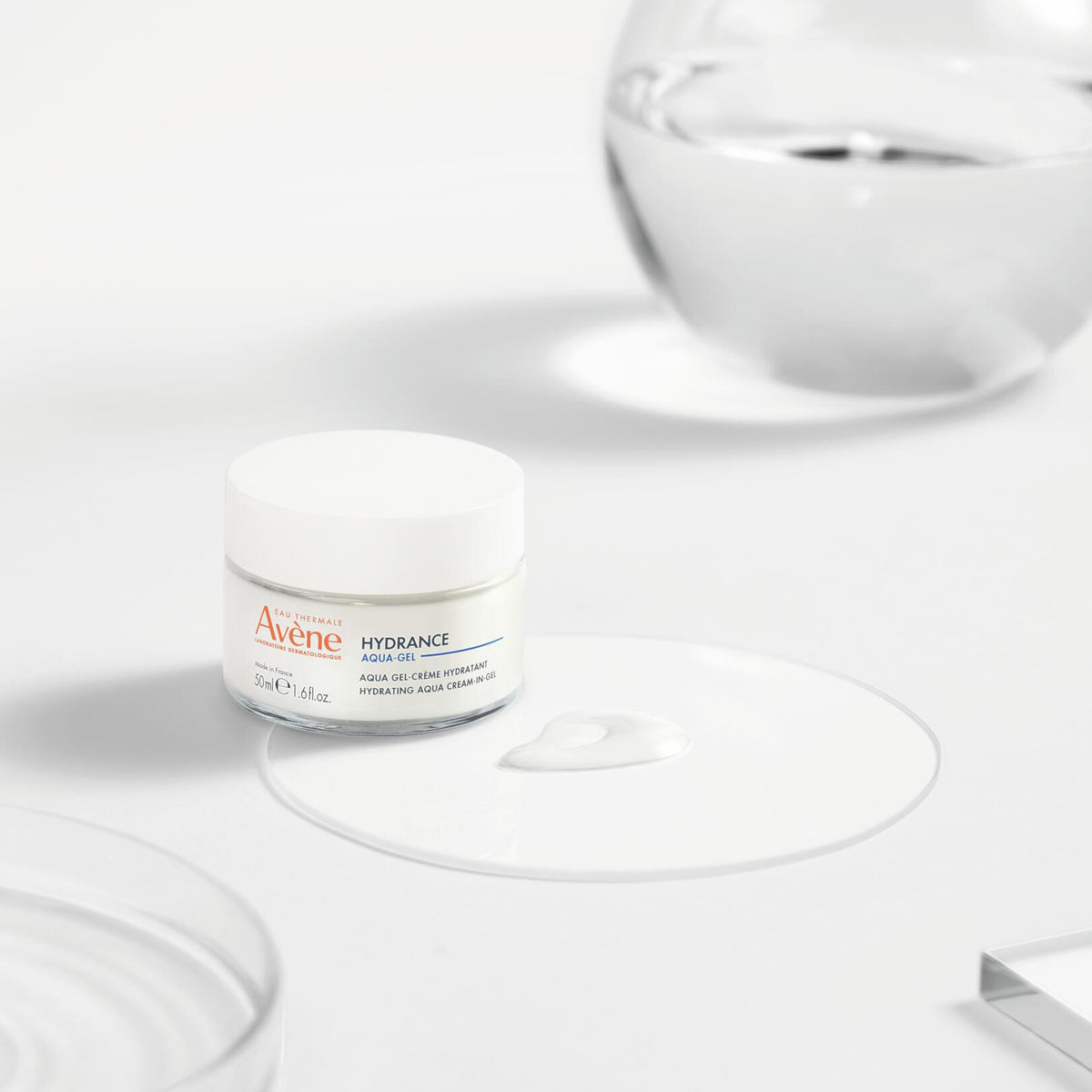 Avène Hydrance, jar beside a glass dish with a cream swatch
