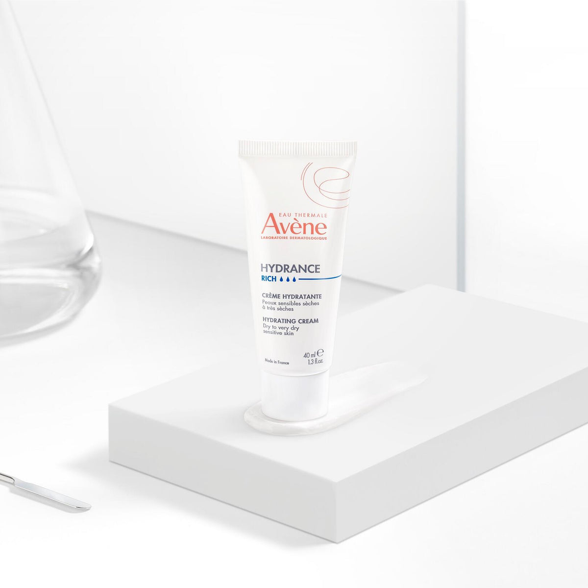Avène Hydrance, tube on a white block with a cream swatch