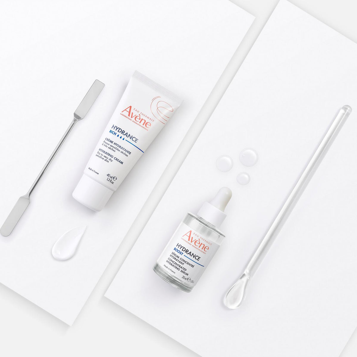 Avène Hydrance, tube and Boost serum with a spatula and a pipette