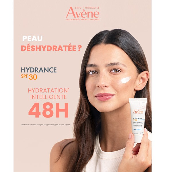 Avène Hydrance, woman holding the tube with a caption in French