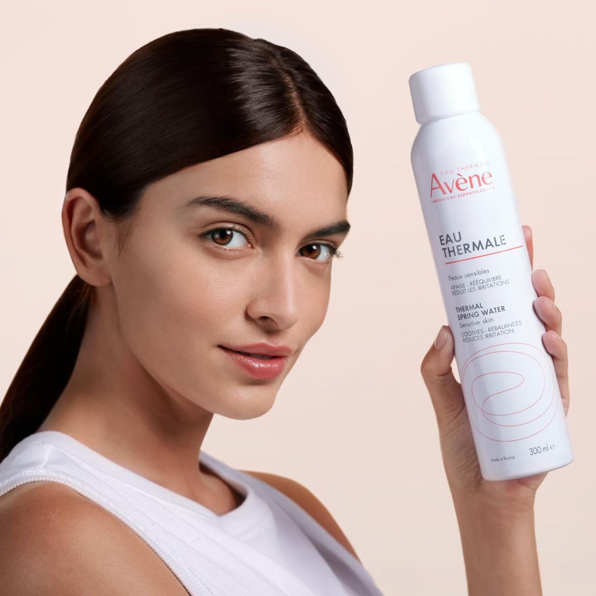 Avène Thermal Spring Water, woman holding the spray can by her face