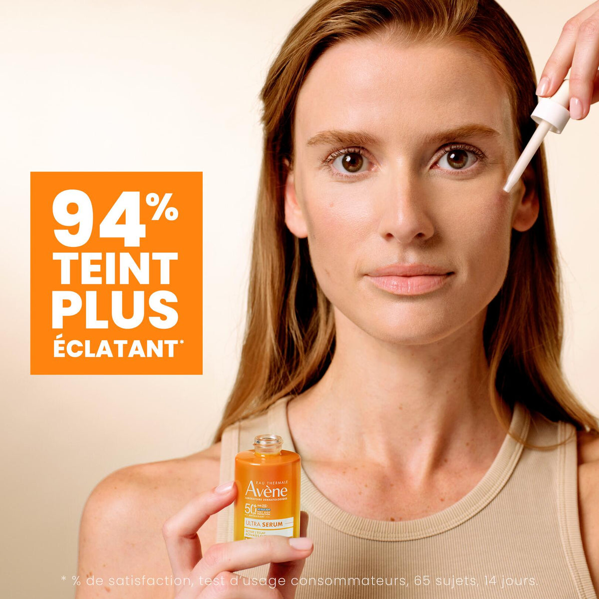 Avène Ultra Serum, woman holding the dropper by her face, banner in French