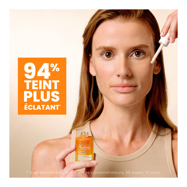 Avène Ultra Serum, woman holding the dropper by her face, banner in French, white border