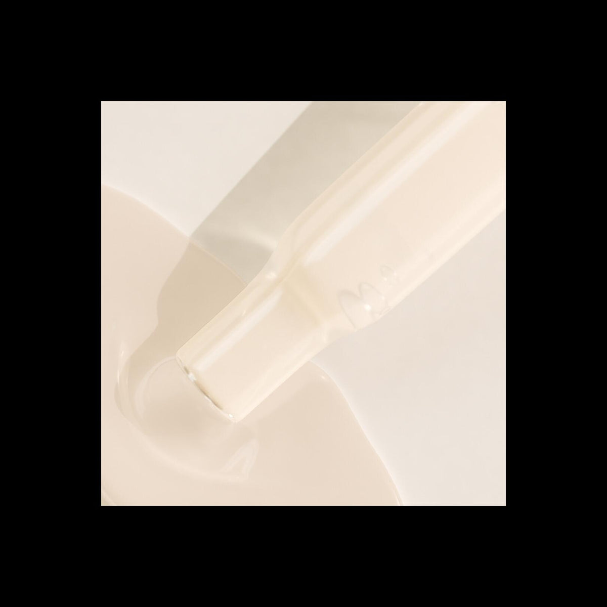 Avène Ultra Serum, dropper in a pool of serum, with a black border