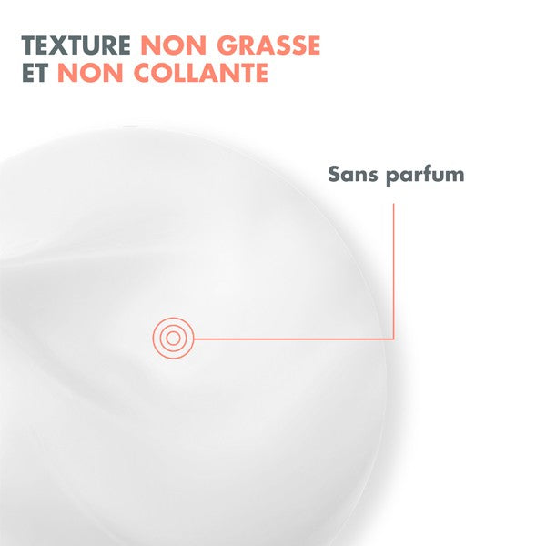 Avène XeraCalm AD, milky texture close-up with text in French