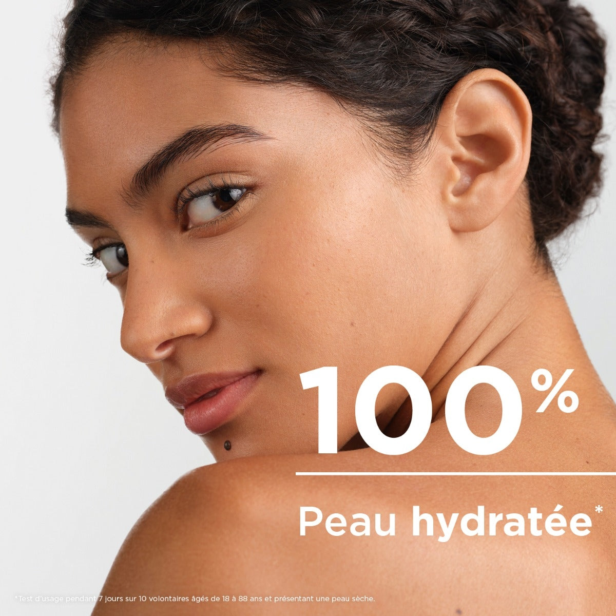 Bioderma Atoderm, woman looking over her shoulder with study results in French