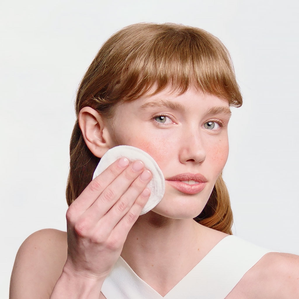 Bioderma Créaline AR+, applied to the face with a cotton pad