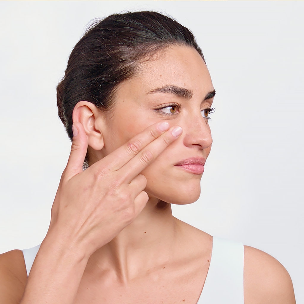 Bioderma Créaline AR+, applied to the face