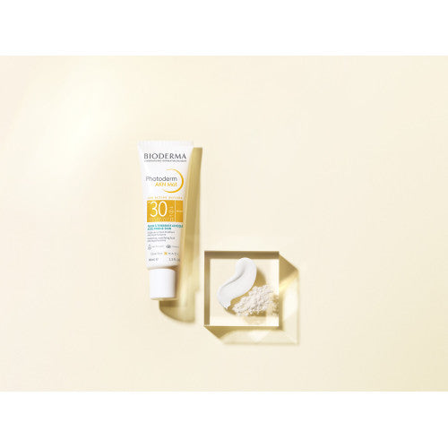 Bioderma Photoderm AKN Mat SPF 30 Mattifying Sunscreen Fluid 40ml, packaging detail