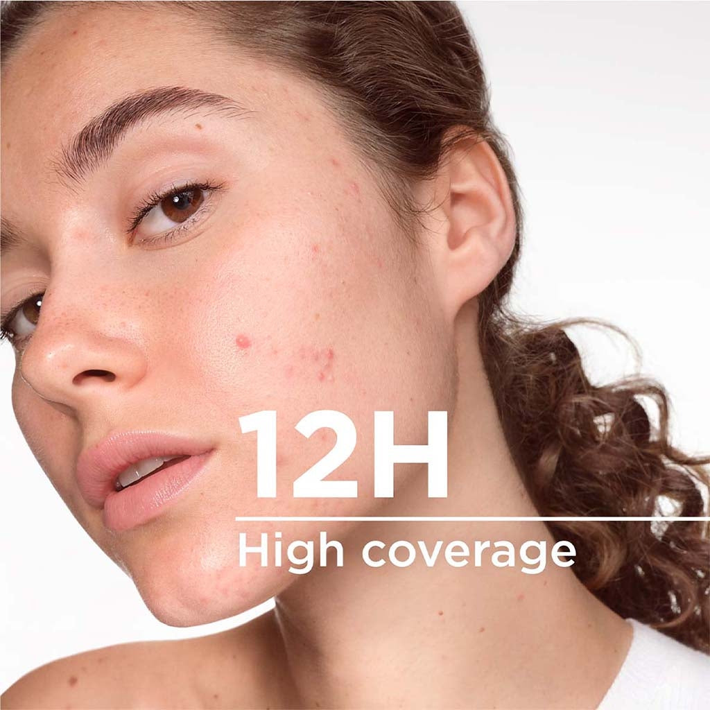 Bioderma Sébium, woman with curly hair and a coverage claim