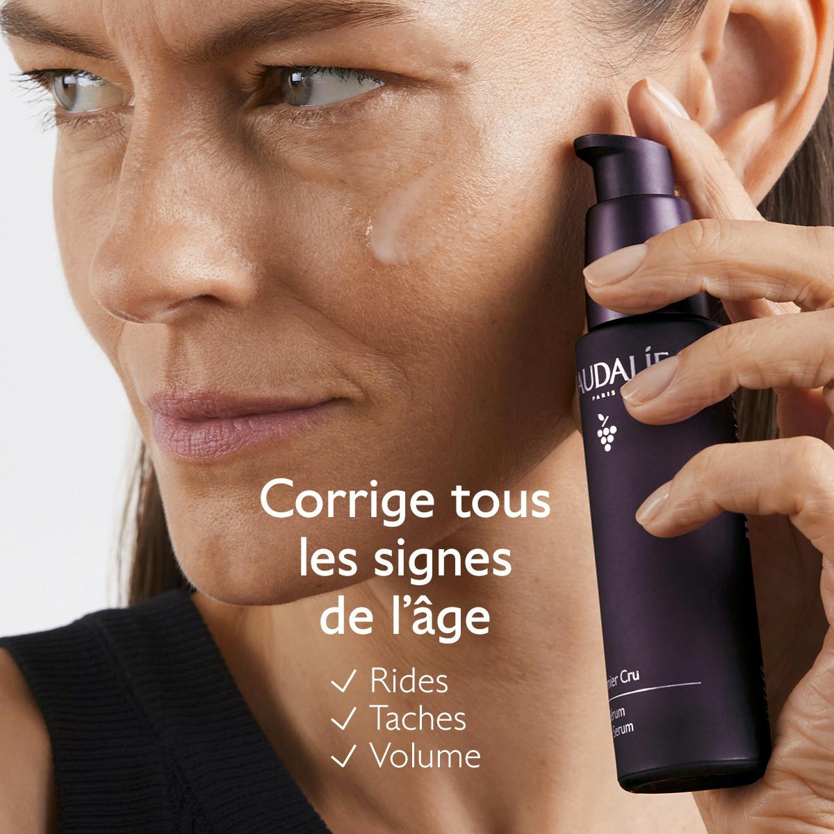 Caudalie Premier Cru, woman holding the pump bottle to her cheek, benefits in French