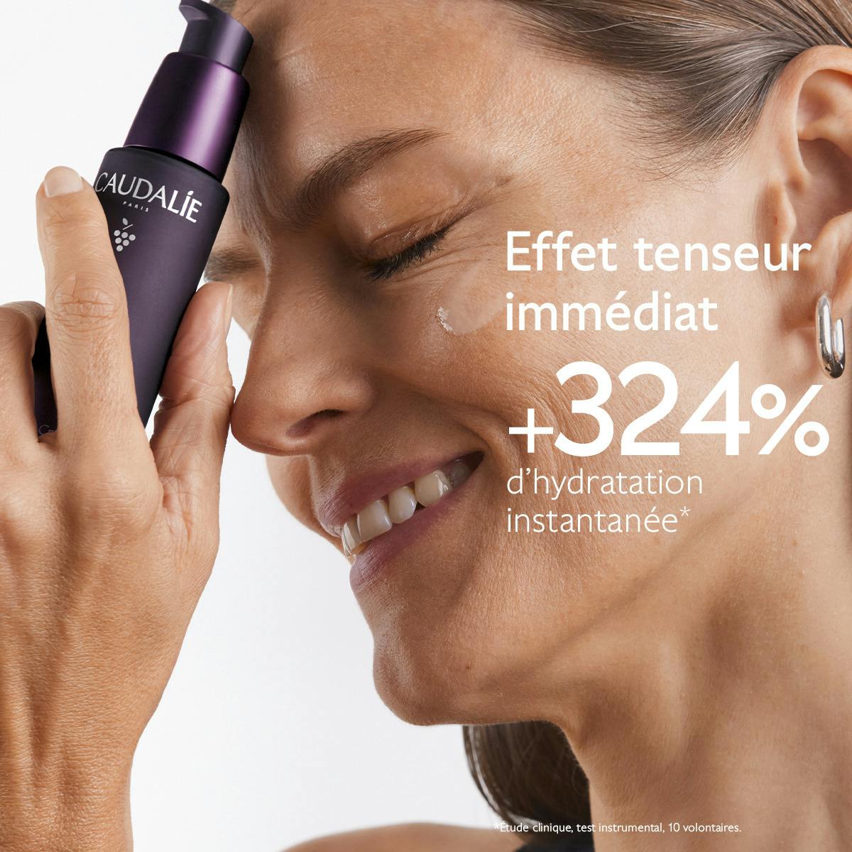 Caudalie Premier Cru, smiling woman with the pump bottle at her forehead, study results in French