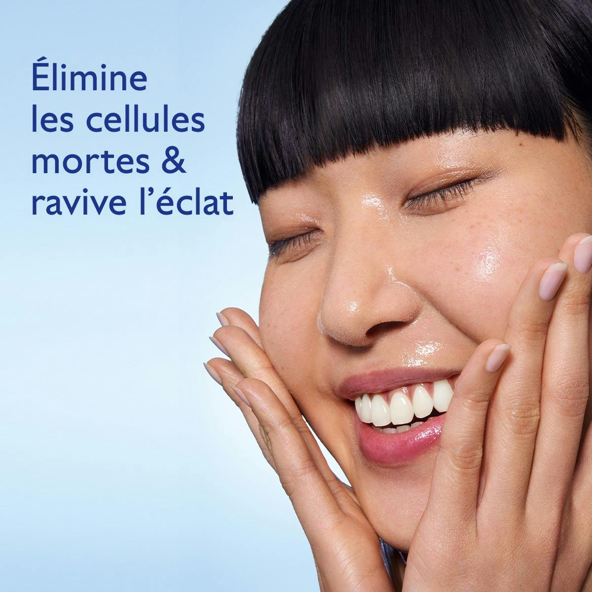 Caudalie Vinoperfect, smiling woman patting her face, text in French