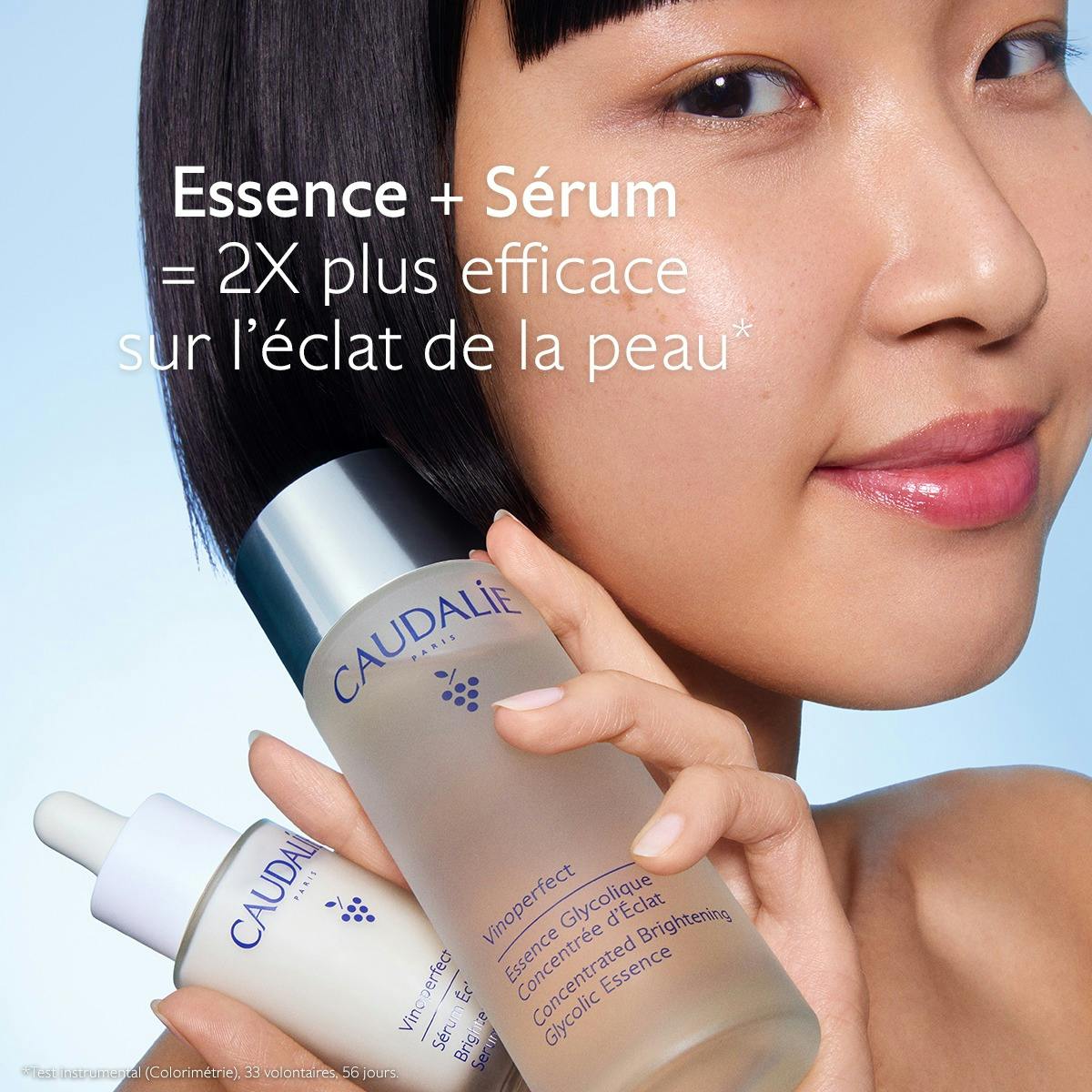 Caudalie Vinoperfect, woman holding the essence and serum bottles, text in French