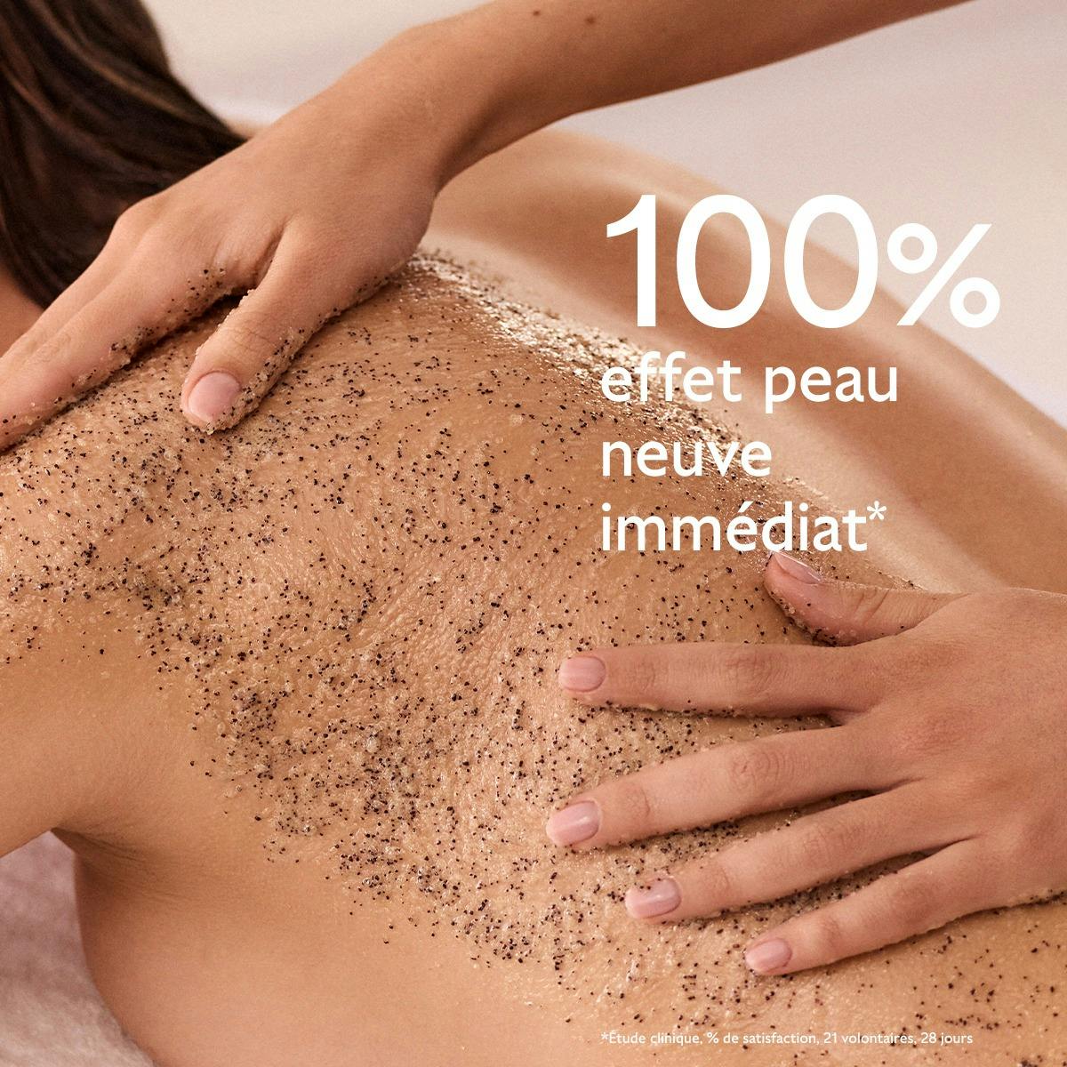 Caudalie Vinosculpt, hands massaging the scrub onto a back
