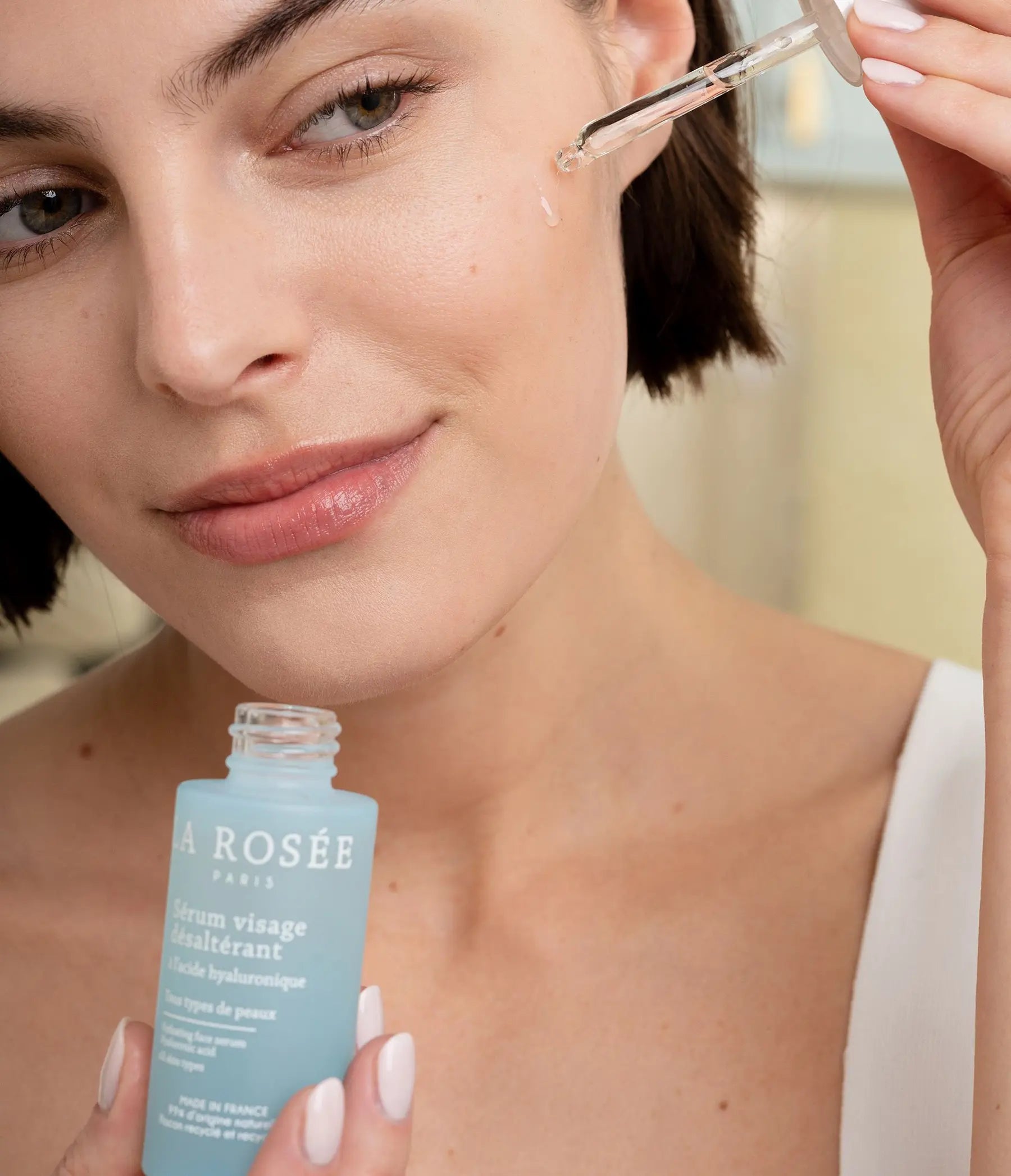 La Rosée Concentrated Good Look Illuminating Face Serum with apricot oil and astaxanthin, packaging detail