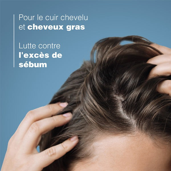 Ducray Sabal, hands in the hair showing the scalp, text in French