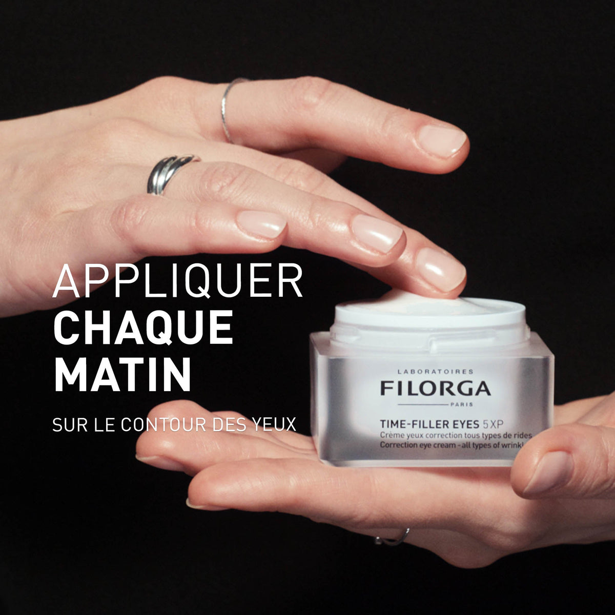 Filorga Time Filler Eyes, hands holding the jar with directions in French