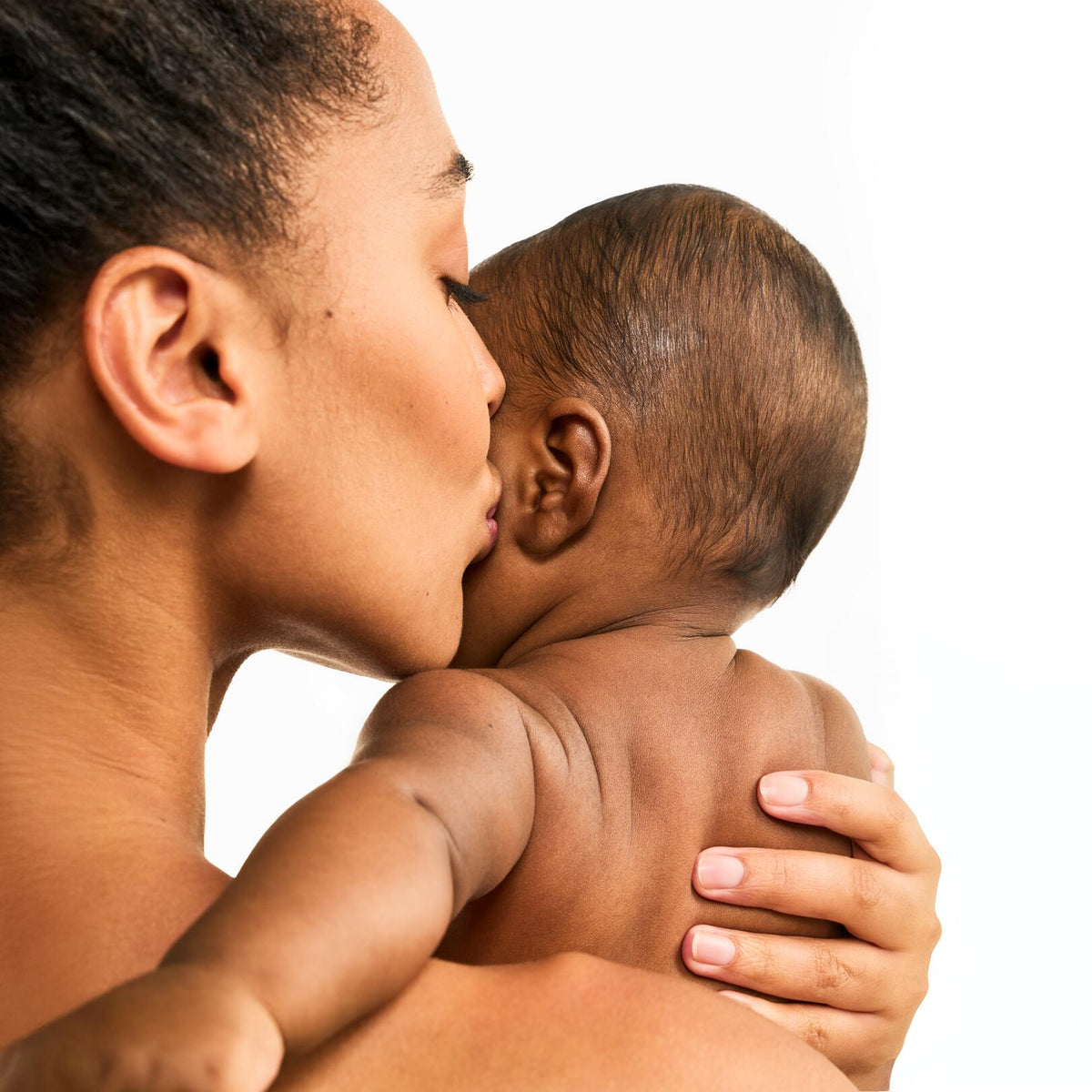 Klorane Bébé, mother kissing a baby held against her shoulder