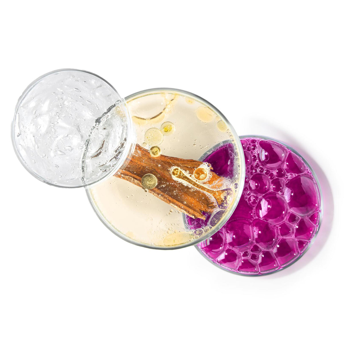 Klorane Quinine, quinine bark and gels in three petri dishes