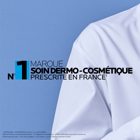 La Roche-Posay Cicaplast, shoulder in a white coat with text in French