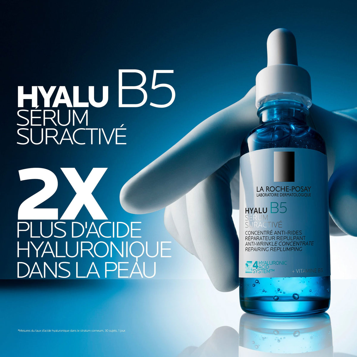La Roche-Posay Hyalu B5, gloved hand holding the glass bottle with a claim in French