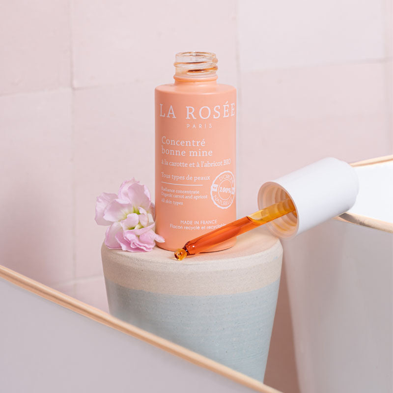 La Rosée Good Look Serum, open bottle and dropper on a ceramic pot by the bath