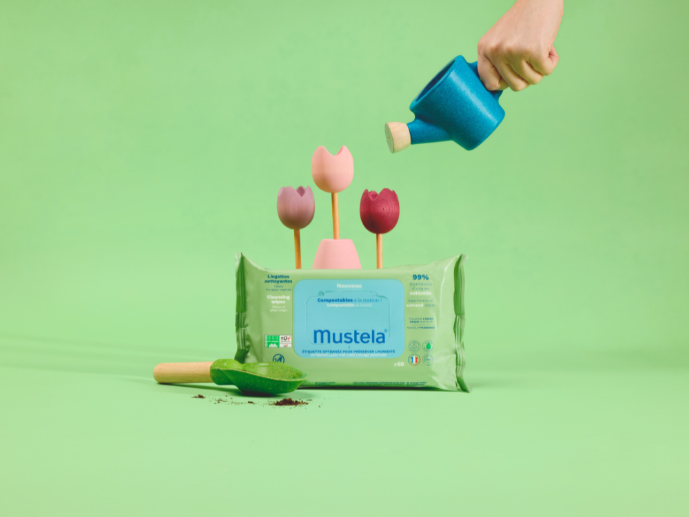 Mustela Compostable Wipes, pack with wooden tulips and a toy watering can