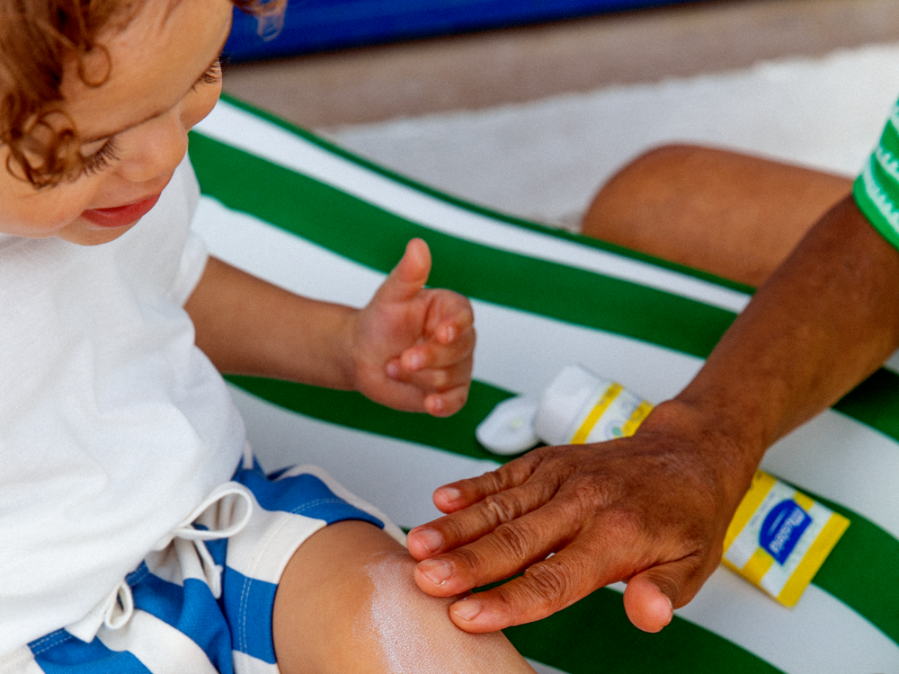 Mustela Lait Solaire, applied to the body
