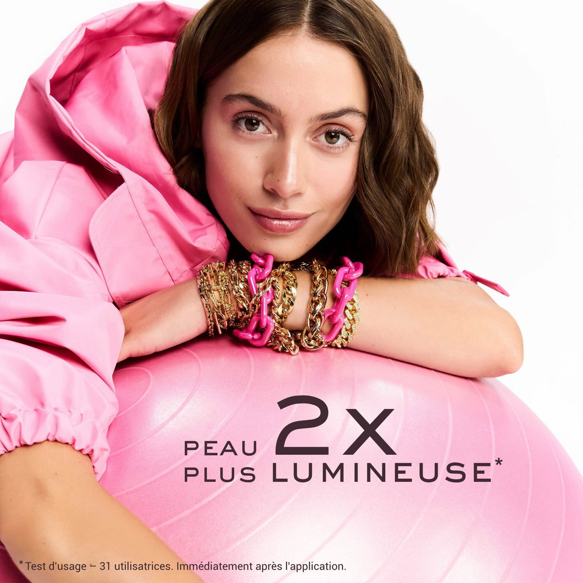 NUXE Prodigieuse Hyalu Boost, woman leaning on a pink exercise ball, study results in French