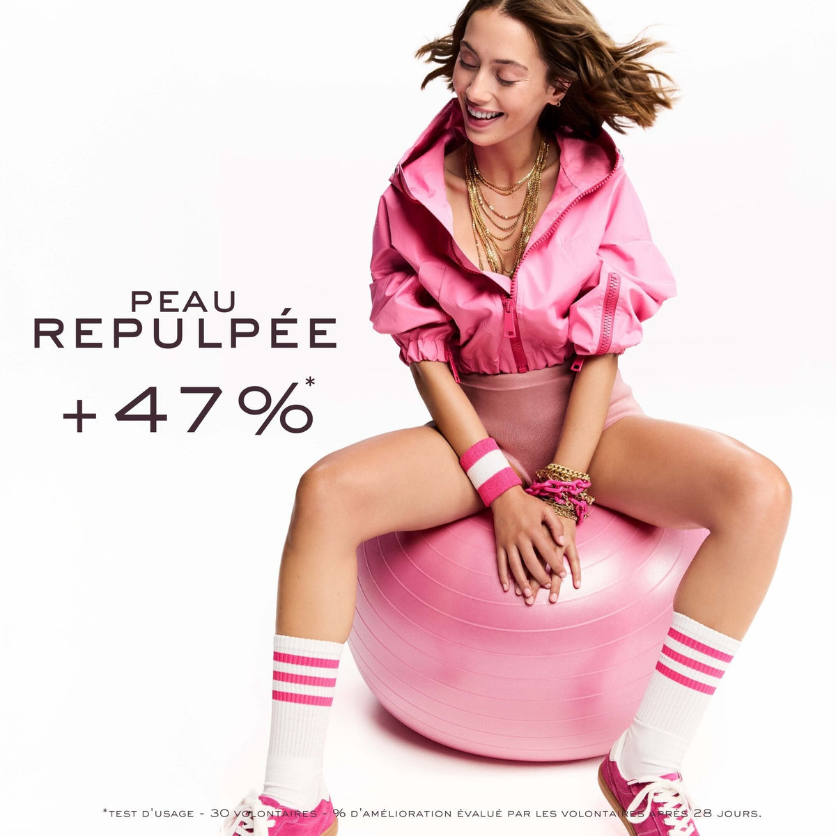 NUXE Prodigieuse Hyalu Boost, woman sitting on a pink exercise ball, study results in French