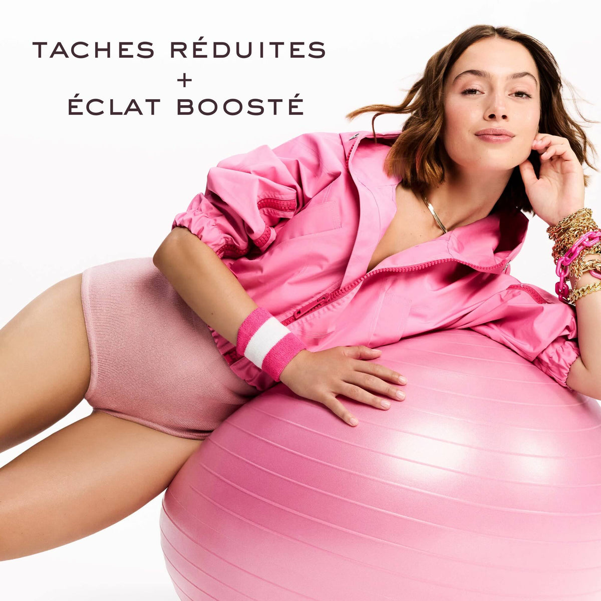 NUXE Prodigieuse Hyalu Boost, woman resting on a pink exercise ball, text in French