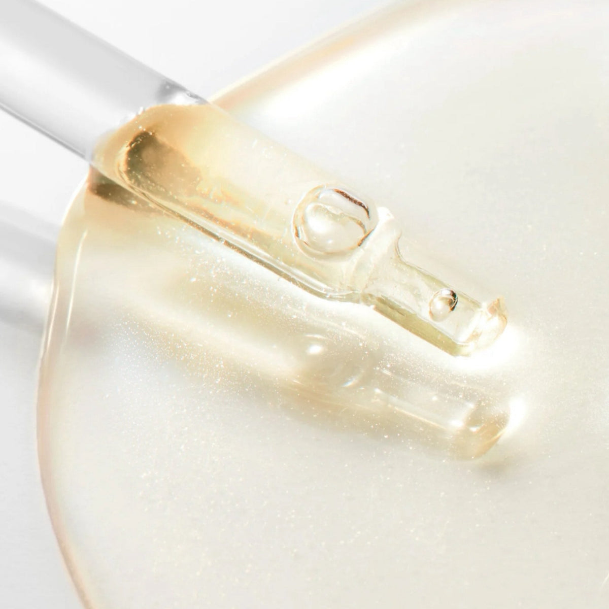 NUXE Prodigieuse Hyalu Boost, serum texture swatch under the dropper