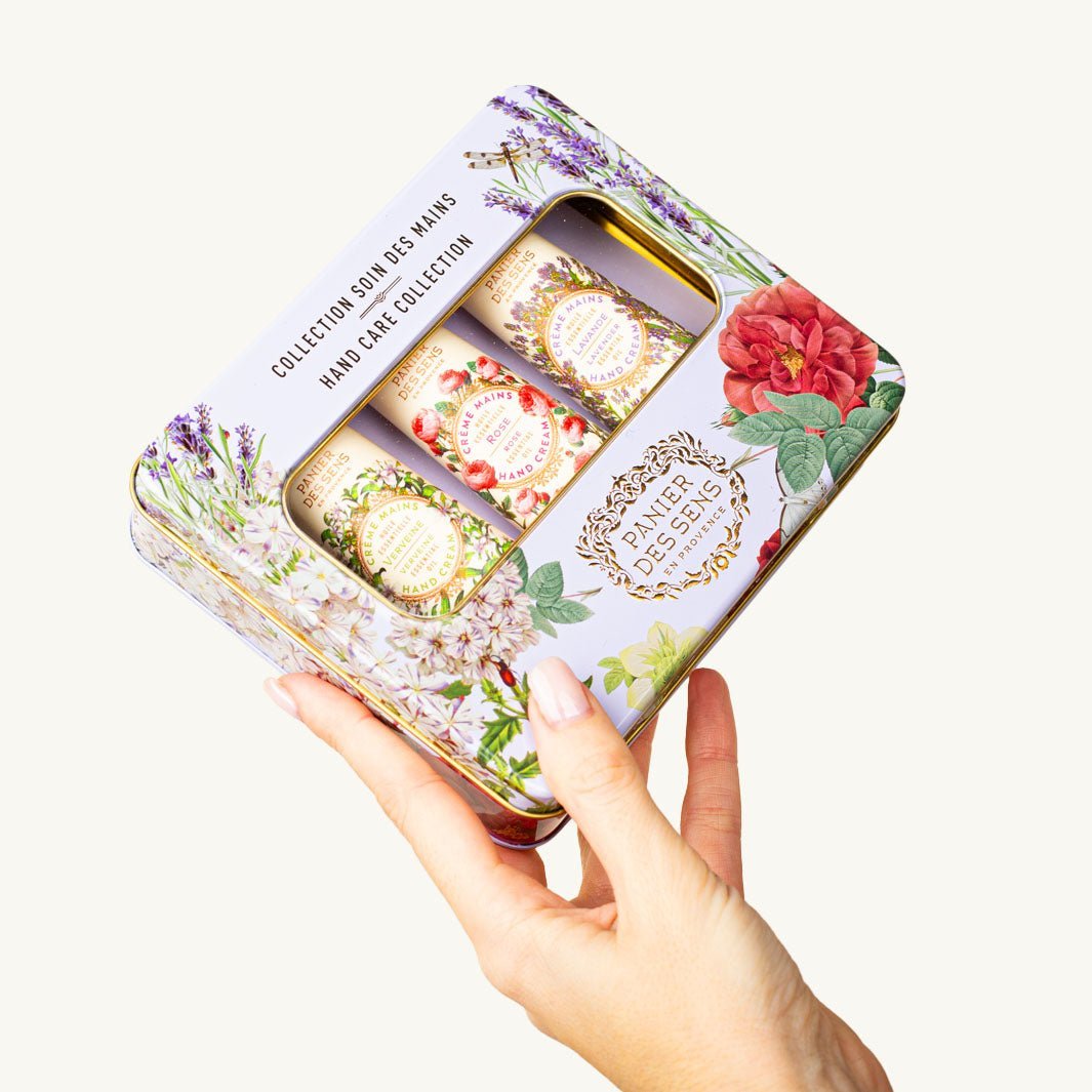 Panier des Sens, hand holding the closed gift tin