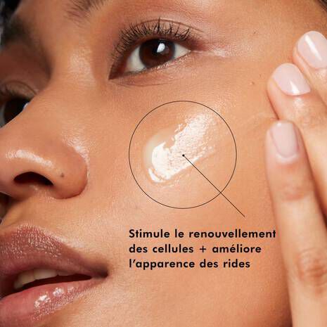 SkinCeuticals Retinol 0.3, cream applied to the cheek with a caption in French