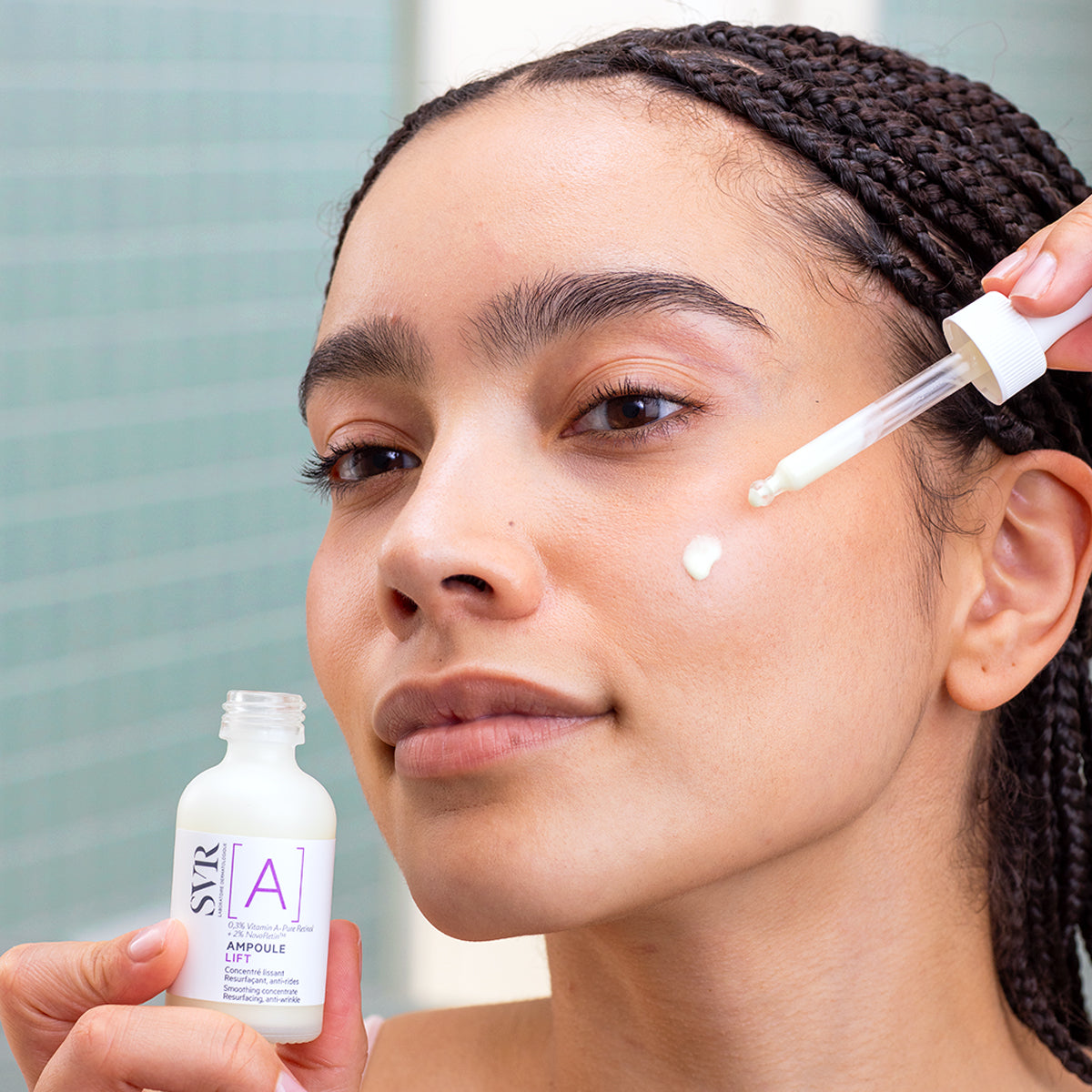 SVR [A] Ampoule Lift, applied to the face