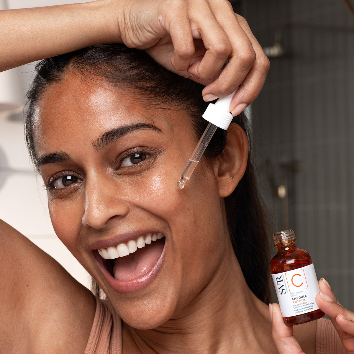 SVR [C] Ampoule Anti-Ox, applied to the face