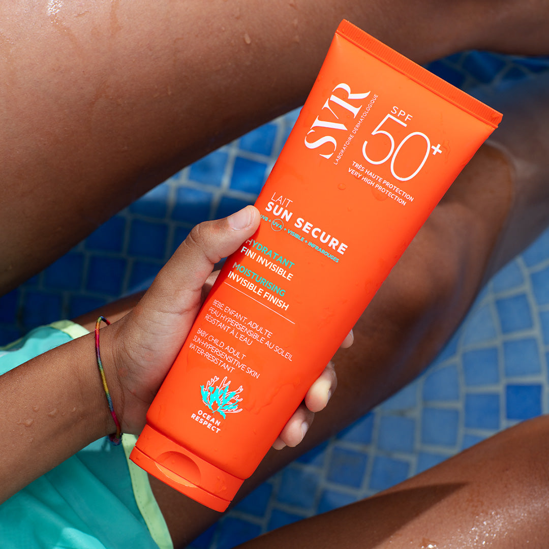 SVR Sun Secure, hand holding the tube by a pool